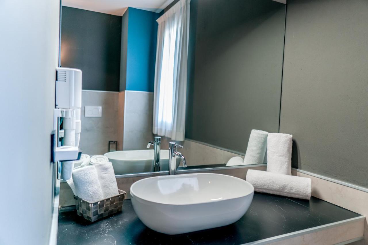K Modern Hotel Peschiera del Garda Eksteriør bilde